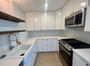 Building Photo - 231 W Canada