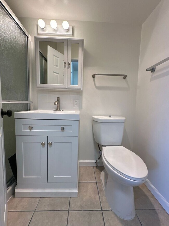 Building Photo - Anaheim 3 Bedroom 2.5 Bath Townhome - 1 Ca...