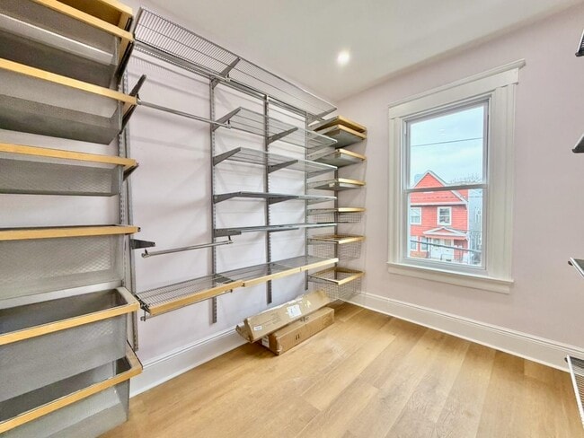 Building Photo - 130 Beach St