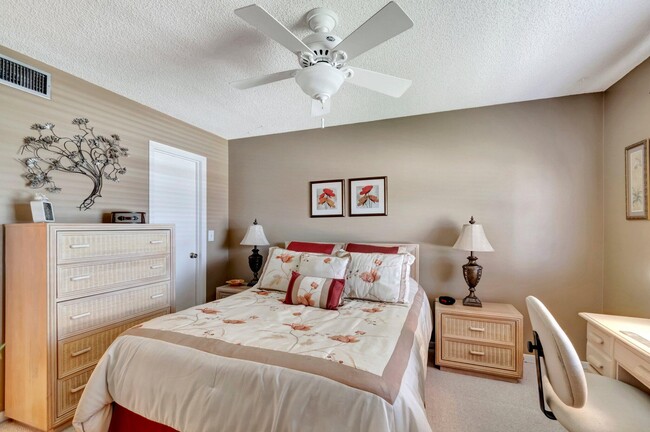 Building Photo - 7202 Golf Colony Ct