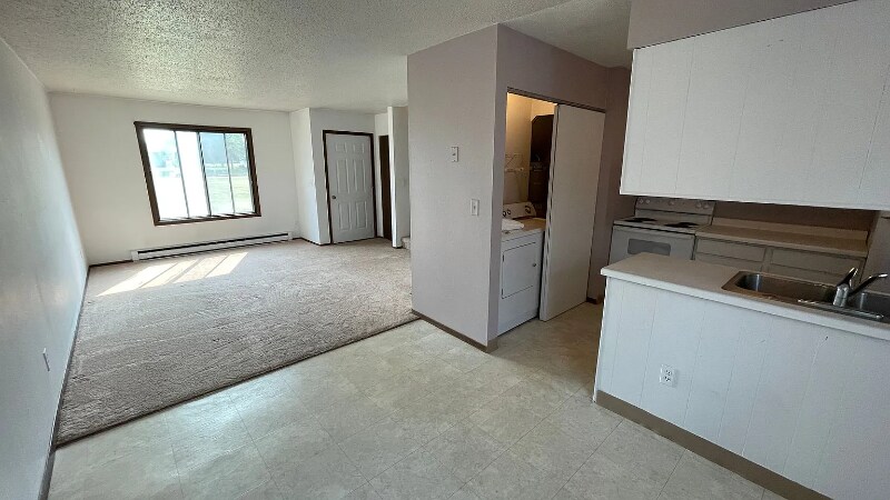 Building Photo - 116 8th Ave SE