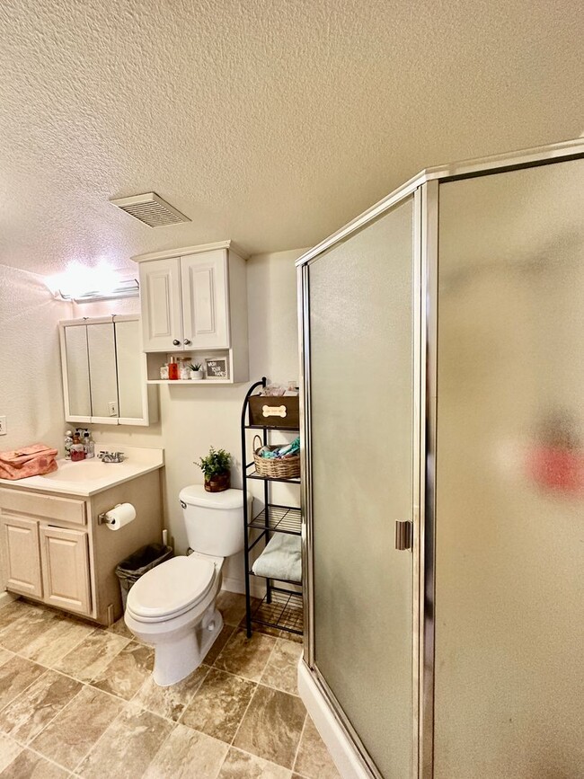 Building Photo - Davis - Centrally Located Home