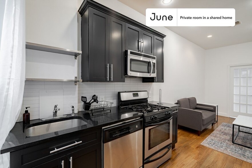 Building Photo - Room in Shared 4 bed/1 bath home in Crown Heights