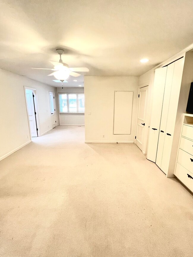 Building Photo - Rare rental opportunity in gated Garden Park!