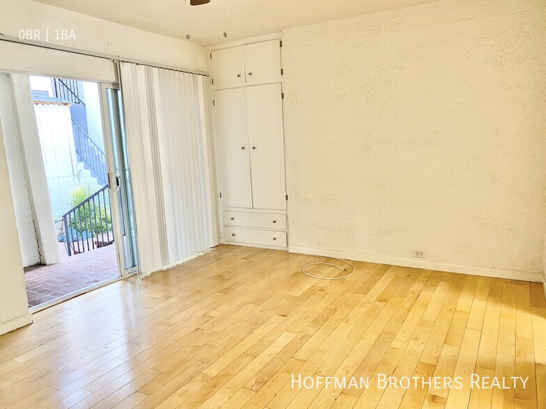 Building Photo - 473 S Roxbury Dr