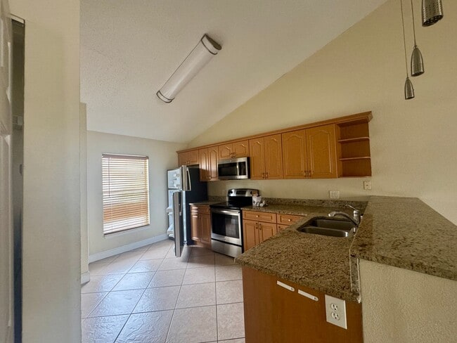 Building Photo - 2B/2B condo in Winter Park