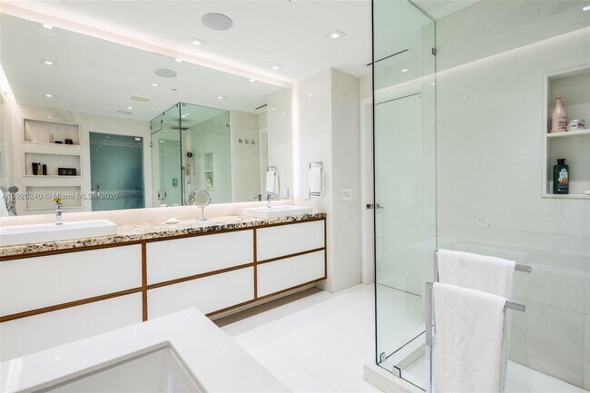 Building Photo - 360 Ocean Dr