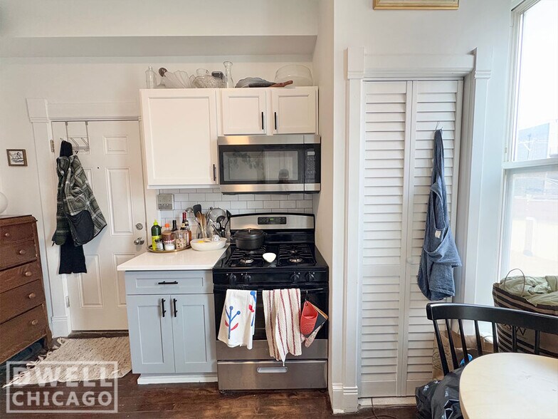 Building Photo - 1362 N Bosworth Ave