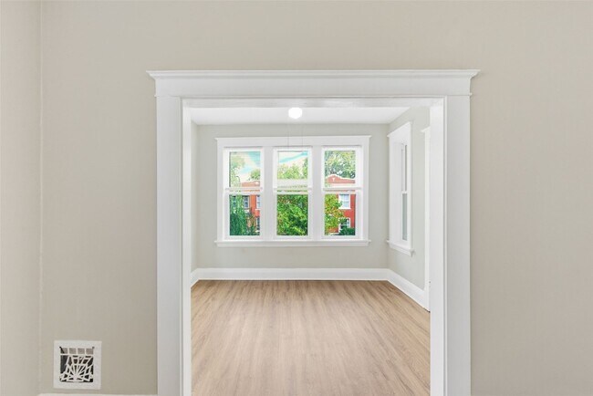 Building Photo - 4162 Shenandoah Ave