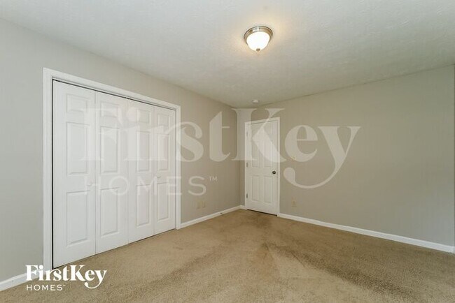 Building Photo - 6093 Lynwood Dr