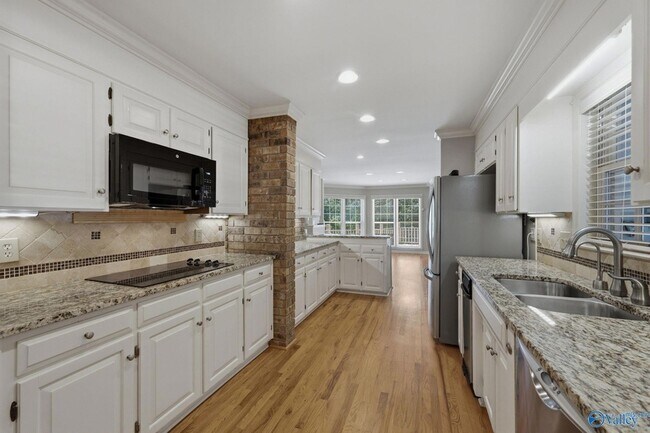 Building Photo - 815 Baylor Dr SE