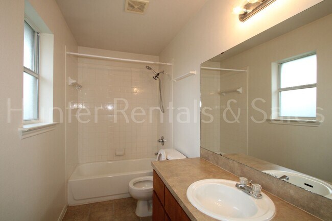 Building Photo - Heights Three-Bedroom Duplex!