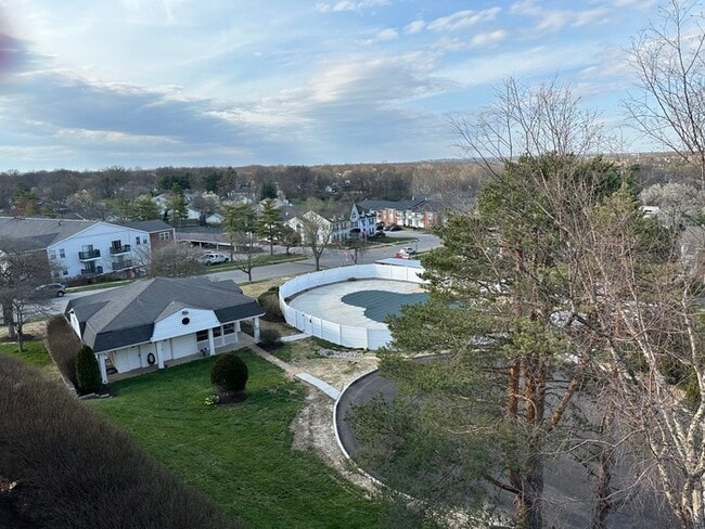 Building Photo - $1,950.00 2Bd/2Bt Condo in Chesterfield w/2 Garage Parking Spots