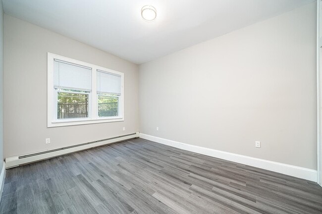 Building Photo - 213 Ogden Ave.