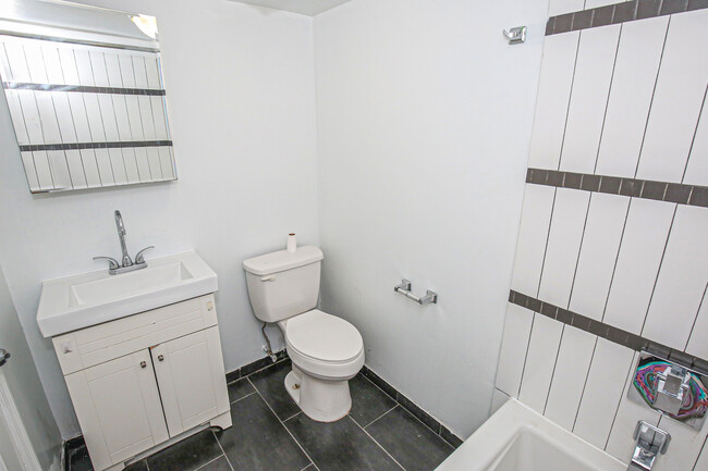 Building Photo - 1312 Putnam Ave