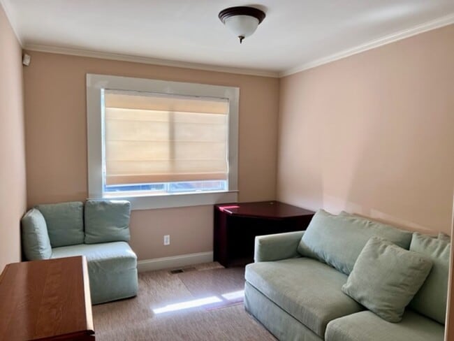 Building Photo - Historic Charm, Modern Comfort | 4BR + Den...