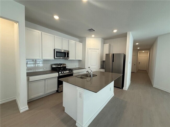 Building Photo - 7925 Wonder Woman Dr