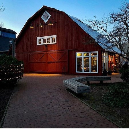 A few blocks to the shops and restaurants at Gilman Village - 280 NW Holly St