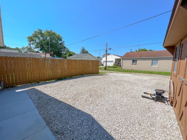 Building Photo - 681 Maple Ave