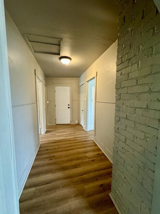 Building Photo - 1/2 off 1st Month's rent!  Newly Updated 2 Bedroom Apartment in Country Setting!