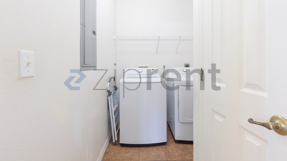Building Photo - Unit