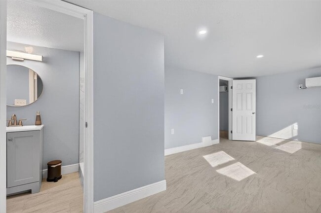 Building Photo - 917 Mack Ave