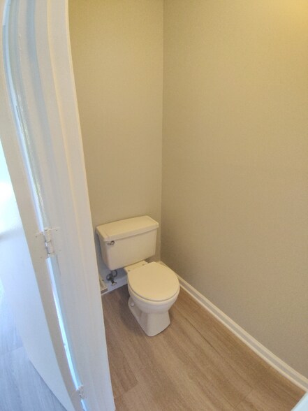 Building Photo - 33 Fonda Dr