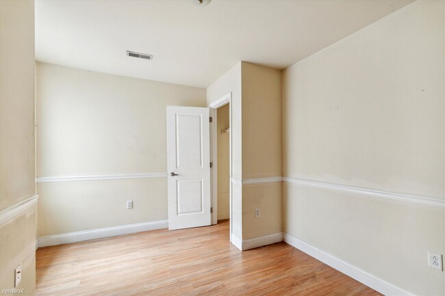 Building Photo - 6 br, 6 bath Triplex - 1710 CECIL B MOORE ...