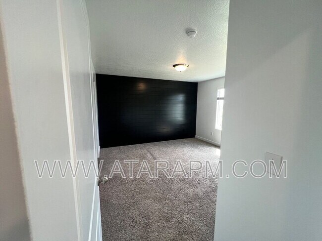 Building Photo - 346 Grassland Dr