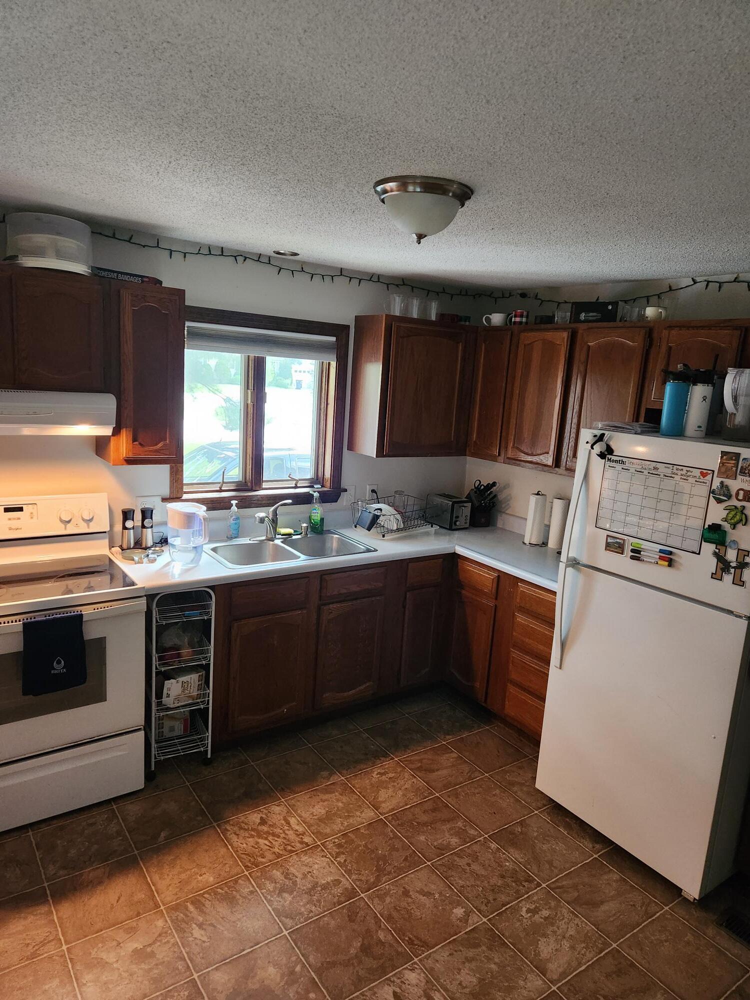 Kitchen - 15 Shannon Dr