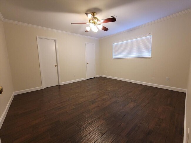 Building Photo - 9322 Fairdale Ln