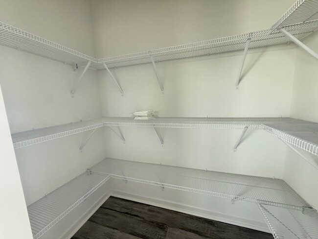 Building Photo - 485 Sandalwood Ln