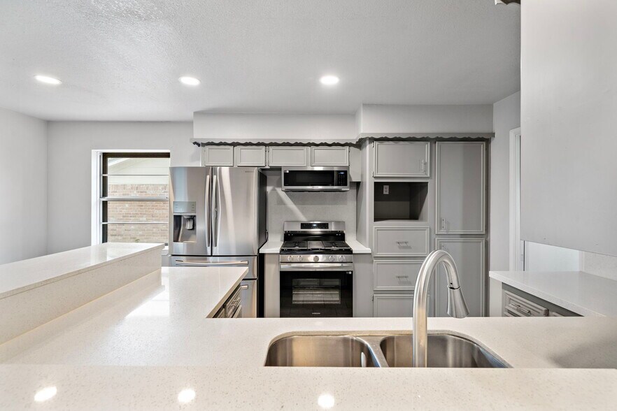 Building Photo - 11506 Hornbrook Dr