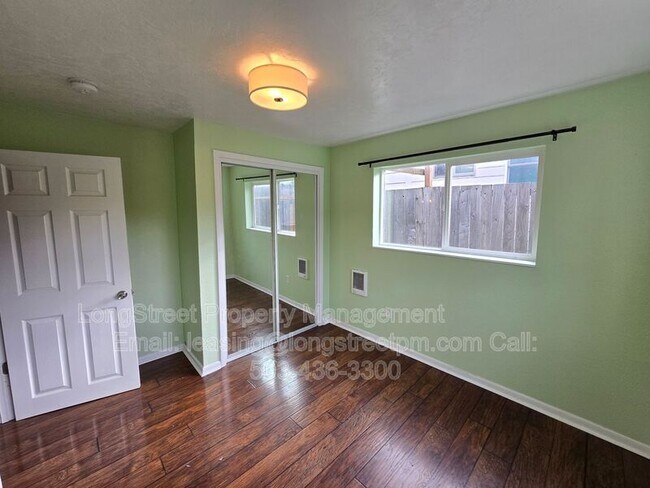 Building Photo - 1740 SW 12th Ave