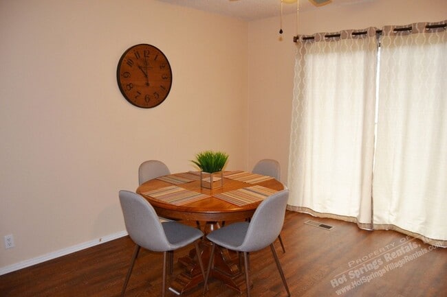 Building Photo - West Gate Area | Home | Furnished