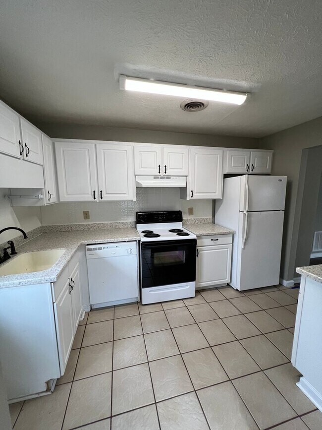 Building Photo - 1755-1757 Cedar Shoals Dr