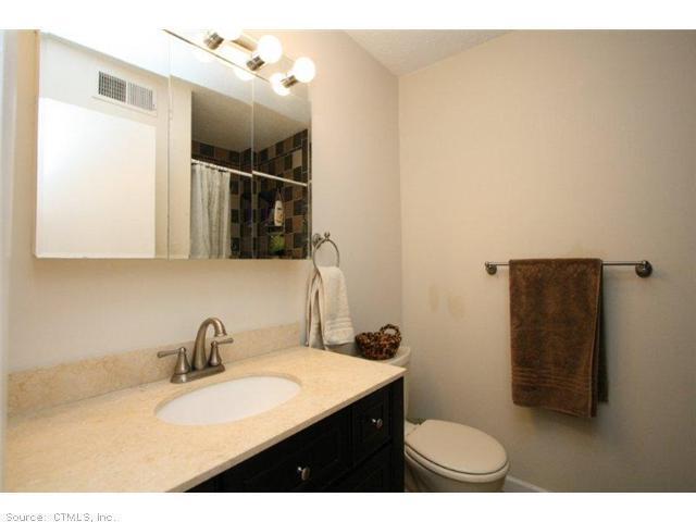 Building Photo - The Oxford Park Townhouse