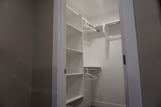 Building Photo - Newer 3 Bedroom Midvale Neighborhood Townhome