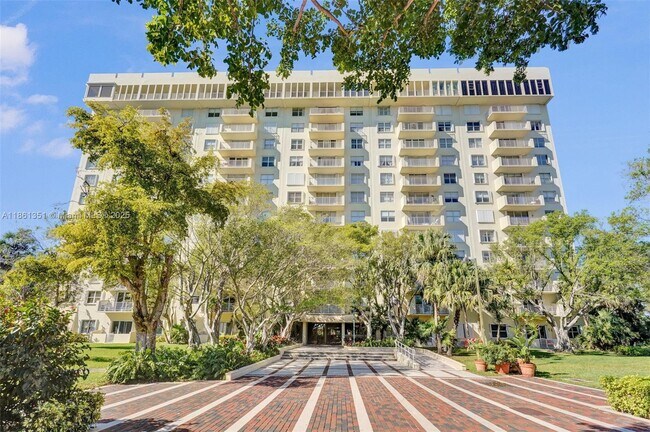 Building Photo - 11111 Biscayne Blvd