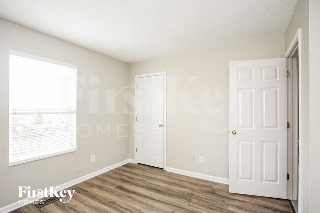 Building Photo - 445 Winterwood Dr