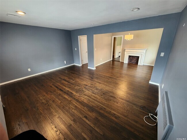 Building Photo - 14 Oakwood Rd