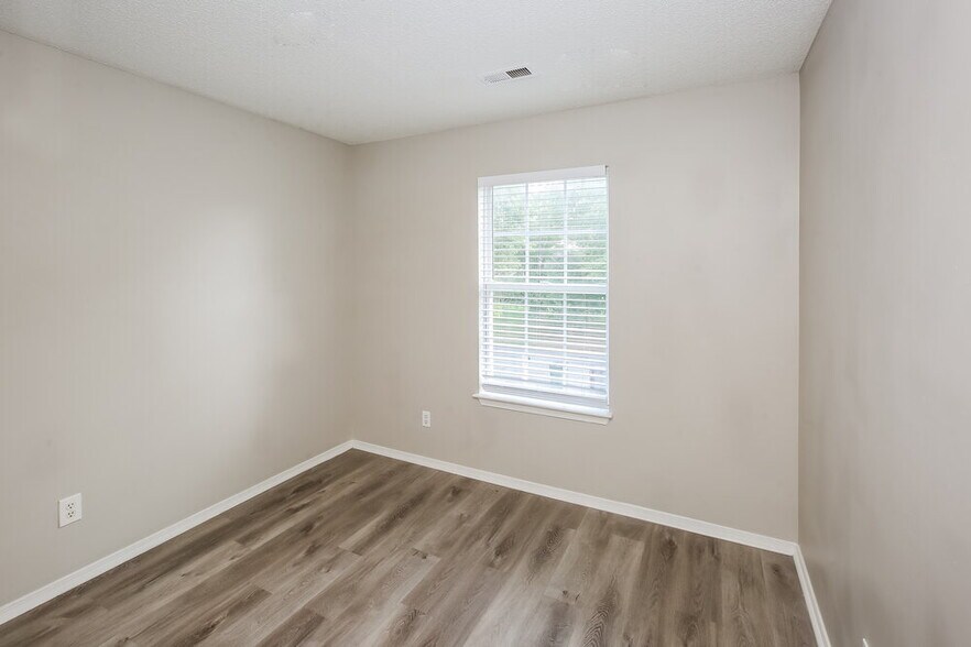 Building Photo - 3079 Champion Ln SW