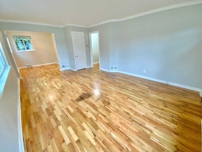 Building Photo - Beautiful Townhouse with Fenced Yard, Garage, and AC