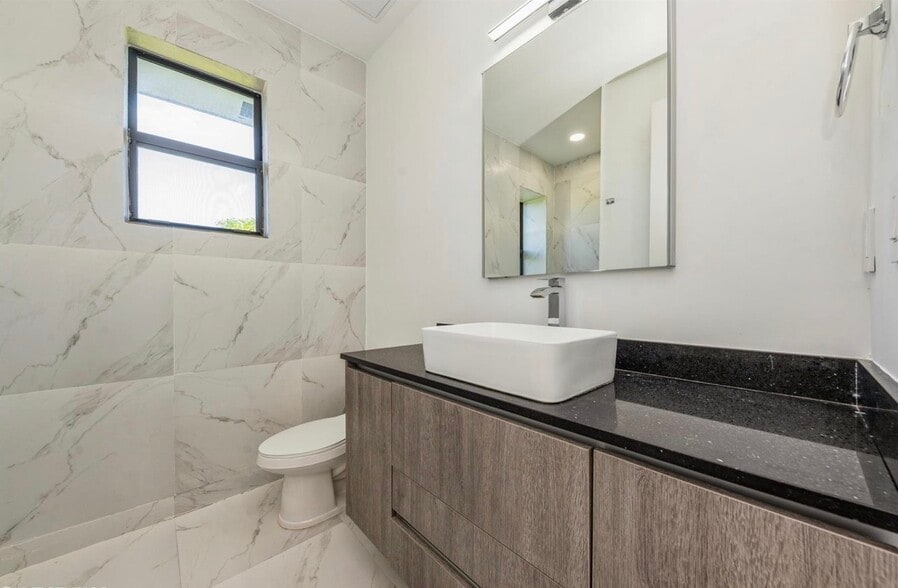 Building Photo - 6151 SW 36th Ct