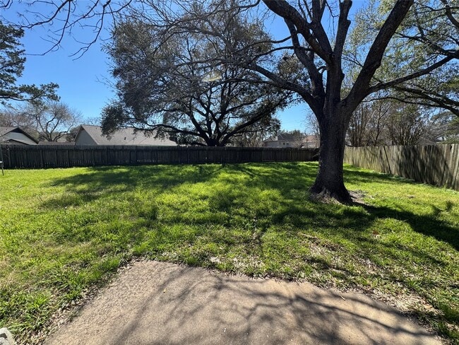 Building Photo - 22823 Deville Dr