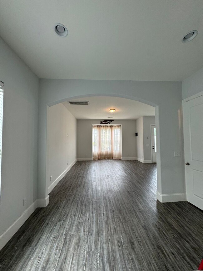 Building Photo - 131 Oasis Dr