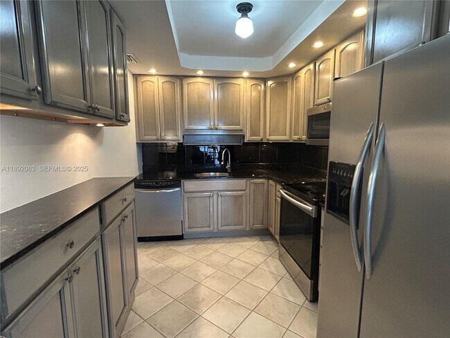 Building Photo - 5415 Collins Ave