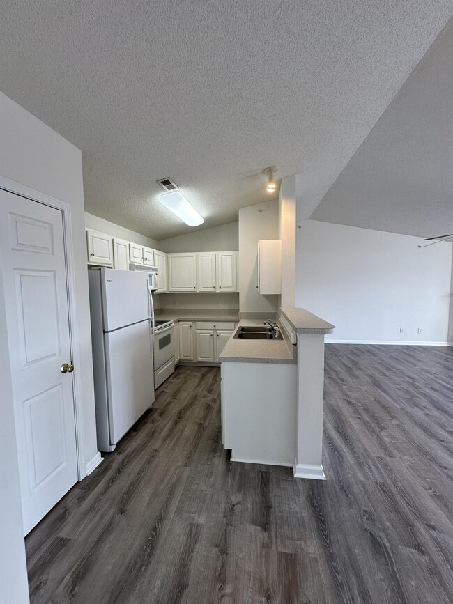 Building Photo - 6112 Hedgecock Cir