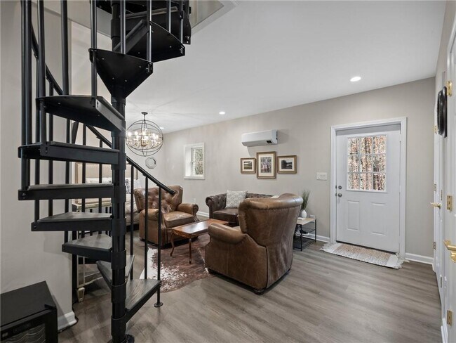 Building Photo - 7328 Ivy Cir