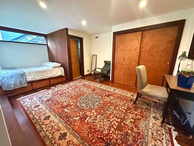 Building Photo - Cozy and Furnished-1 Bedroom, 1 Bath with Mountain Views